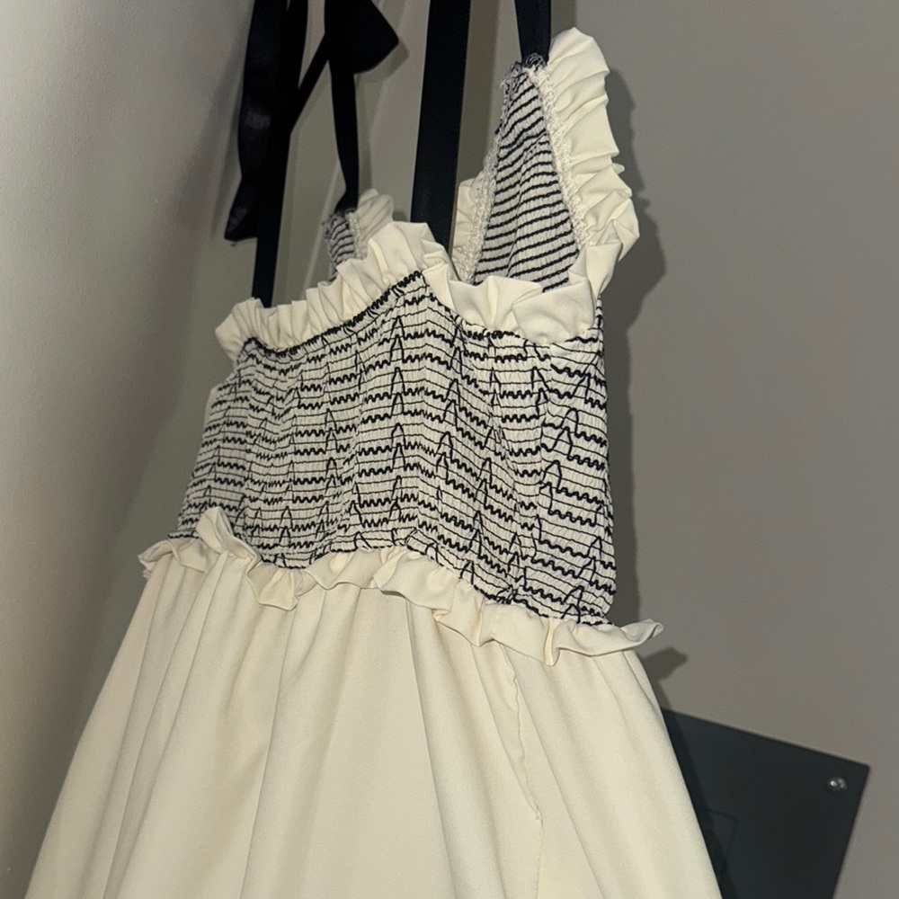 Elegant Cream Maxi Dress - Picture 7 of 8